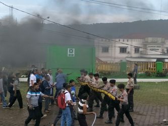 huru hara PN