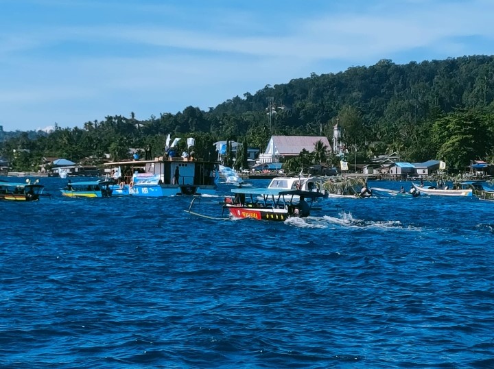 PERAHU WARGA PULAU MANSIANAM