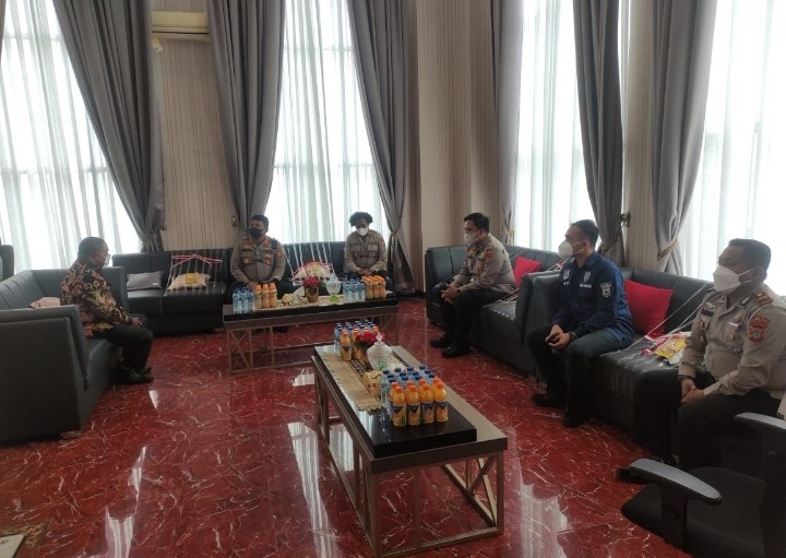 diskusi dengan bupati manokwari